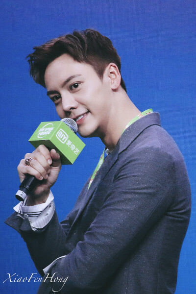 【陈伟霆 William Chan 爱奇艺VIP会员代言人】180713 爱奇艺VIP会员专属见面会 1003 x 1504 px (图源: 微博@港城长腿兔饲养员小粉红 weibo.com/1393560551/GpRhOFSil) 