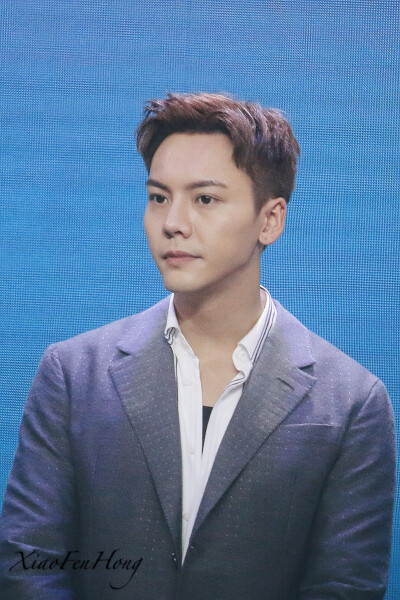 【陈伟霆 William Chan 爱奇艺VIP会员代言人】180713 爱奇艺VIP会员专属见面会 973 x 1460 px (图源: 微博@港城长腿兔饲养员小粉红 weibo.com/1393560551/GpMUvcqgh) 