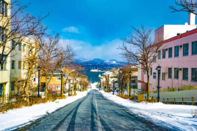 日本最美坡道——坡尾连接海港，如动画中的场景一般！ ​​​ ​​​​