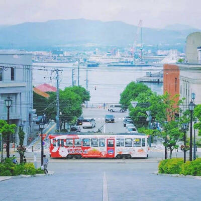 日本最美坡道——坡尾连接海港，如动画中的场景一般！ ​​​ ​​​​