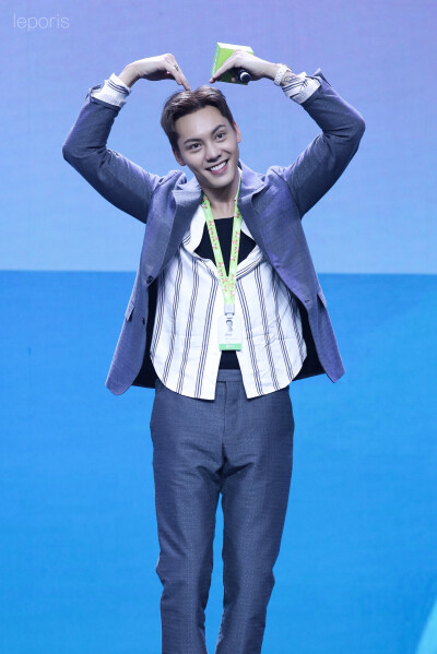 【陈伟霆 William Chan 爱奇艺VIP会员代言人】180713 爱奇艺VIP会员专属见面会 1705 x 2555 px (图源: 微博@天兔_Leporis陈伟霆图博 weibo.com/3749568271/GpUEF9Gua) 