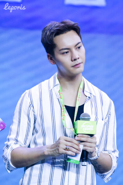 【陈伟霆 William Chan 爱奇艺VIP会员代言人】180713 爱奇艺VIP会员专属见面会 2000 x 3000 px (图源: 微博@天兔_Leporis陈伟霆图博 weibo.com/3749568271/Gq2Wd2Amz) 