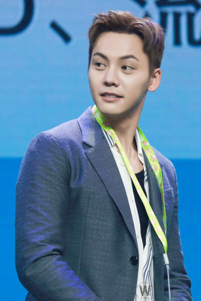 【陈伟霆 William Chan 爱奇艺VIP会员代言人】180713 爱奇艺VIP会员专属见面会 2303 x 3454 px (图源: 微博@W_Time工作室 weibo.com/5475330764/Gq0IVlRCx) 