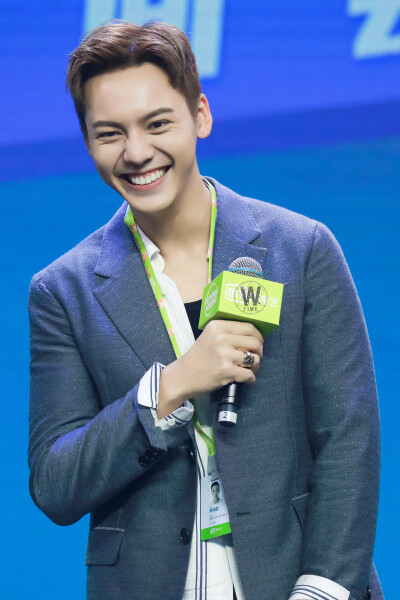 【陈伟霆 William Chan 爱奇艺VIP会员代言人】180713 爱奇艺VIP会员专属见面会 2706 x 4059 px (图源: 微博@W_Time工作室 weibo.com/5475330764/Gq0IVlRCx) 