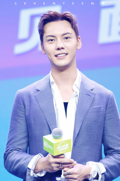 【陈伟霆 William Chan 爱奇艺VIP会员代言人】180713 爱奇艺VIP会员专属见面会 1333 x 2000 px (图源: 微博@SeventeenW_1121 weibo.com/5313630200/GpM0nuC74) 