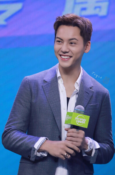 【陈伟霆 William Chan 爱奇艺VIP会员代言人】180713 爱奇艺VIP会员专属见面会 960 x 1454 px (图源: 微博@joycelelejoy很等等 weibo.com/6312971464/GpWbToYiV) 