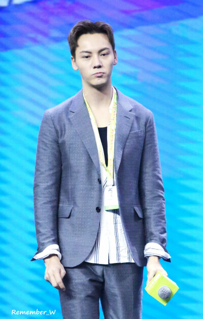 【陈伟霆 William Chan 爱奇艺VIP会员代言人】180713 爱奇艺VIP会员专属见面会 1381 x 2160 px (图源: 微博@Remember_W陈伟霆精彩站 weibo.com/5885323207/Gq513CCts) 