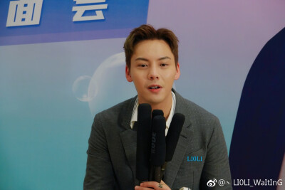 【陈伟霆 William Chan 爱奇艺VIP会员代言人】180713 爱奇艺VIP会员专属见面会 1616 x 1080 px (图源: 微博@丶LI0LI_WaItInG weibo.com/2272374655/GpMoFkvu1)
