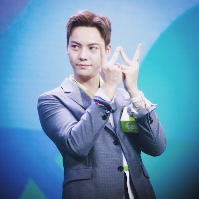 【陈伟霆 William Chan 爱奇艺VIP会员代言人】180713 爱奇艺VIP会员专属见面会 3703 x 3703 px (图源: 微博@Waddict陈伟霆兔粮库 weibo.com/5802724479/Gq1DvtCcA)