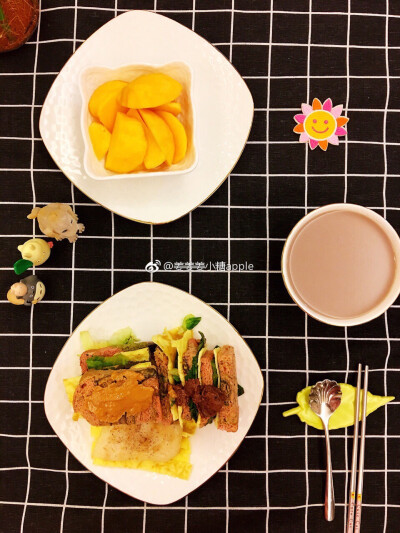 #美食每刻#周二，早上好！今日早餐：黄桃，三明治+煎鱼，红豆糊
#虽是同样的情况，然而不同的意念，就会产生不同的效果。思想是奇妙的，如何去想，决定权在你自己。#