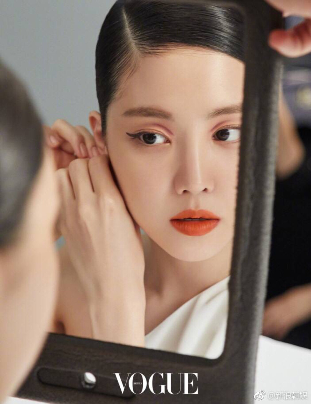 孙娜恩拍摄的Shu Uemura × Yazbukey Rouge Unlimited Supreme Matte Lipstick最新广告宣传片 ，大突破的妆容还有一点坏坏的感觉，最喜欢第一个橙红色的妆容，简直完美消化。 