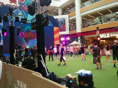 港版的创造101
( amazing居然被我碰见了 在奥海城)