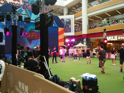 港版的创造101
( amazing居然被我碰见了 在奥海城)