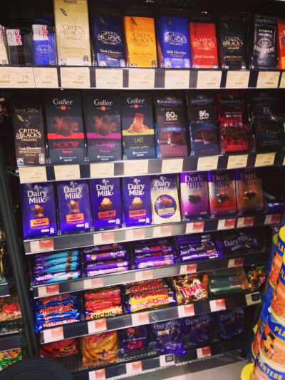 超市里的巧克力
(猴中意啊~)