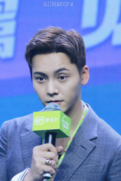 【陈伟霆 William Chan 爱奇艺VIP会员代言人】180713 爱奇艺VIP会员专属见面会 1601 x 2401 px (图源: 微博@ALLTHEWAYUP·W weibo.com/6542159223/Gqk8oD36m)