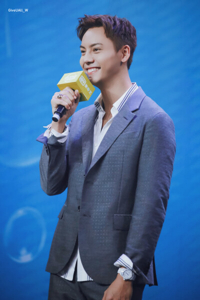 【陈伟霆 William Chan 爱奇艺VIP会员代言人】180713 爱奇艺VIP会员专属见面会 2676 x 4014 px (图源: 微博@GiveUAll_W weibo.com/6068064243/GqjgTc5vs)