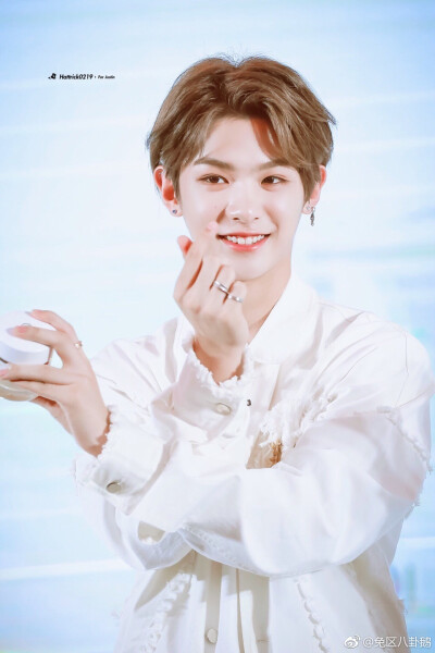 黄明昊 justin