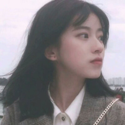 别撞南墙了，来摸我的光头强吧。
临舟