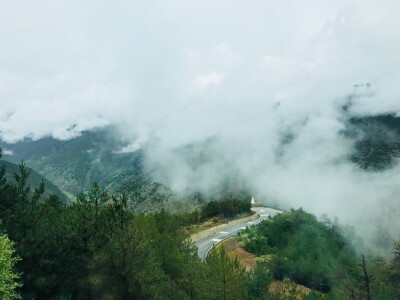 稻城亚丁 旅拍 风景
你们只看到了无比美丽的风景，可你却不知道想看到这风景，背后的艰辛。—我的18岁