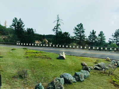 稻城亚丁 旅拍 风景
你们只看到了无比美丽的风景，可你却不知道想看到这风景，背后的艰辛。—我的18岁