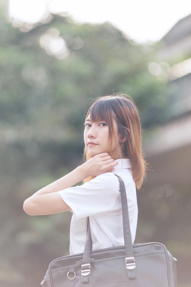 黑丝少女