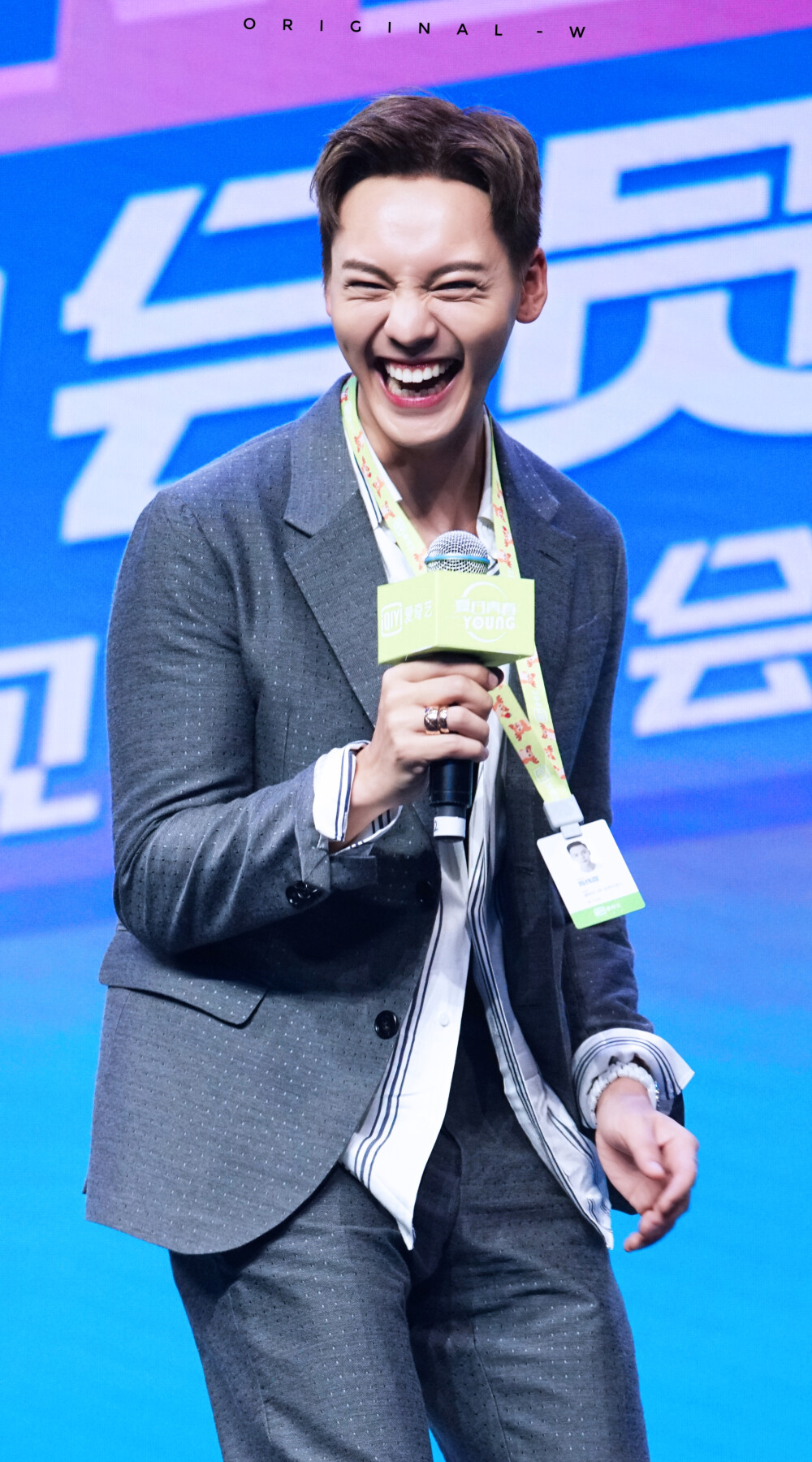 【陈伟霆 William Chan 爱奇艺VIP会员代言人】180713 爱奇艺VIP会员专属见面会 2222 x 4000 px (图源: 微博@Original-W陈伟霆小图博 weibo.com/5991287317/GqiMhuyko)