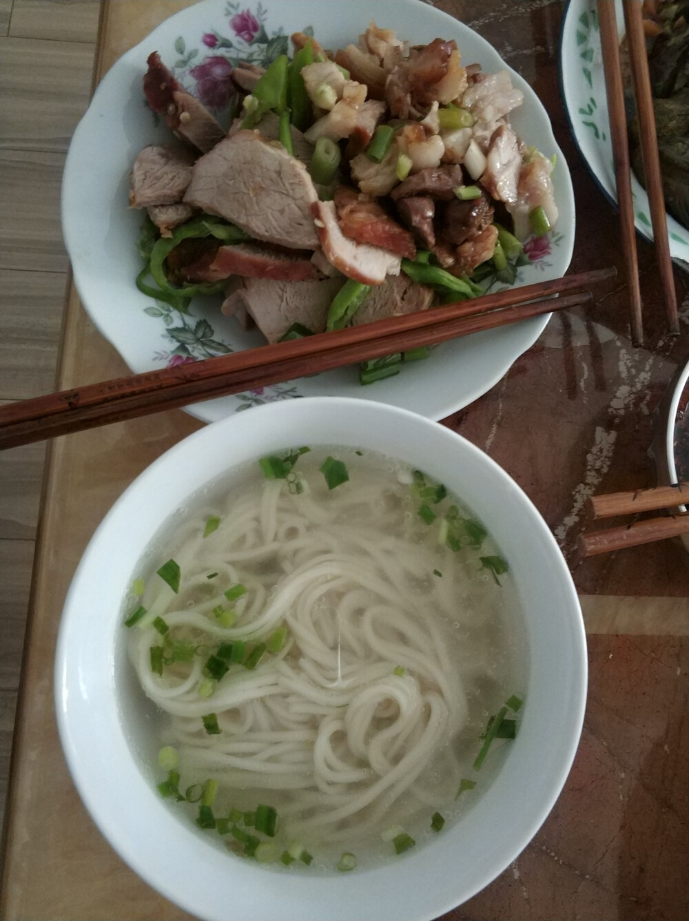 浆水面，毛豆，香辣虾，烤茄子，烤兔兔，烤黔鱼，干锅菜花，法式甜点，泡泡鱼