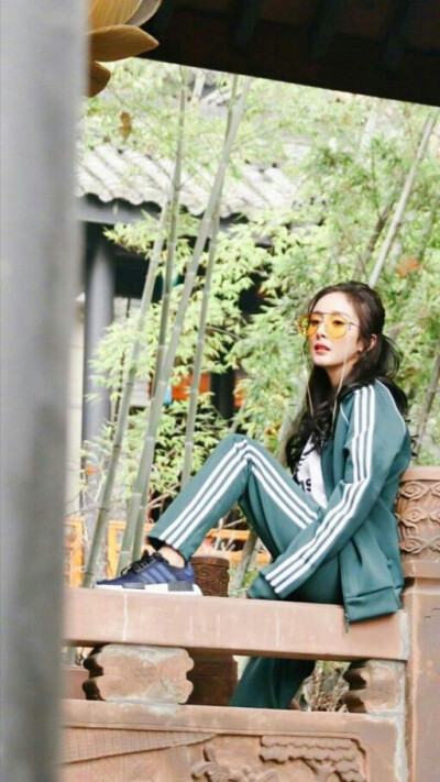 2018杨幂美图写真高清无水印壁纸 时尚穿搭摄影 adidas