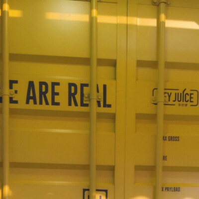 宸疚/乐清 黄色背景图