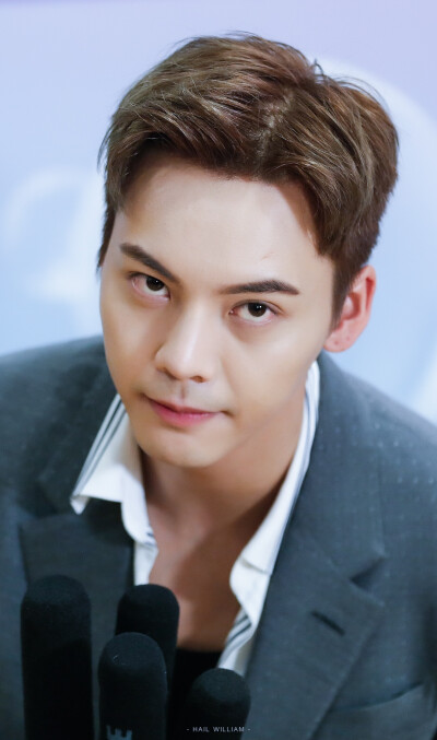 【陈伟霆 William Chan 爱奇艺VIP会员代言人】180713 爱奇艺VIP会员专属见面会 1444 x 2444 px (图源: 微博@HAILWILLIAM weibo.com/5977422345/GqwoT99xs) 