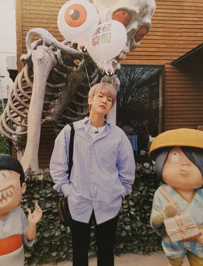 边伯贤♡
CBX自拍本