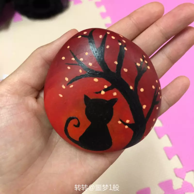 精美手绘石头画