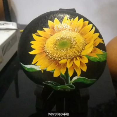 精美手绘石头画