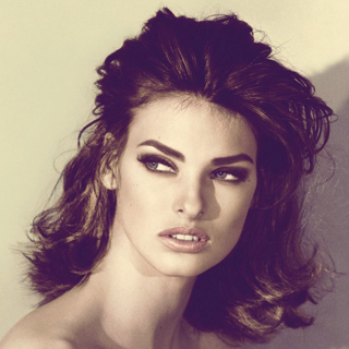 Linda Evangelista 一万