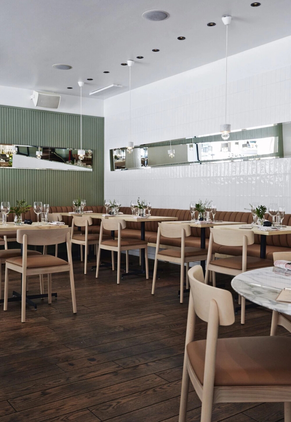 餐厅
大理石纹与薄荷绿的搭配
淡雅清新