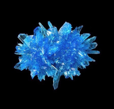 五角石Pentagonite，含水硅酸盐类矿物，与水矽钒钙石是同质异象体，因常形成假五角形双晶而被命名为五角石。
