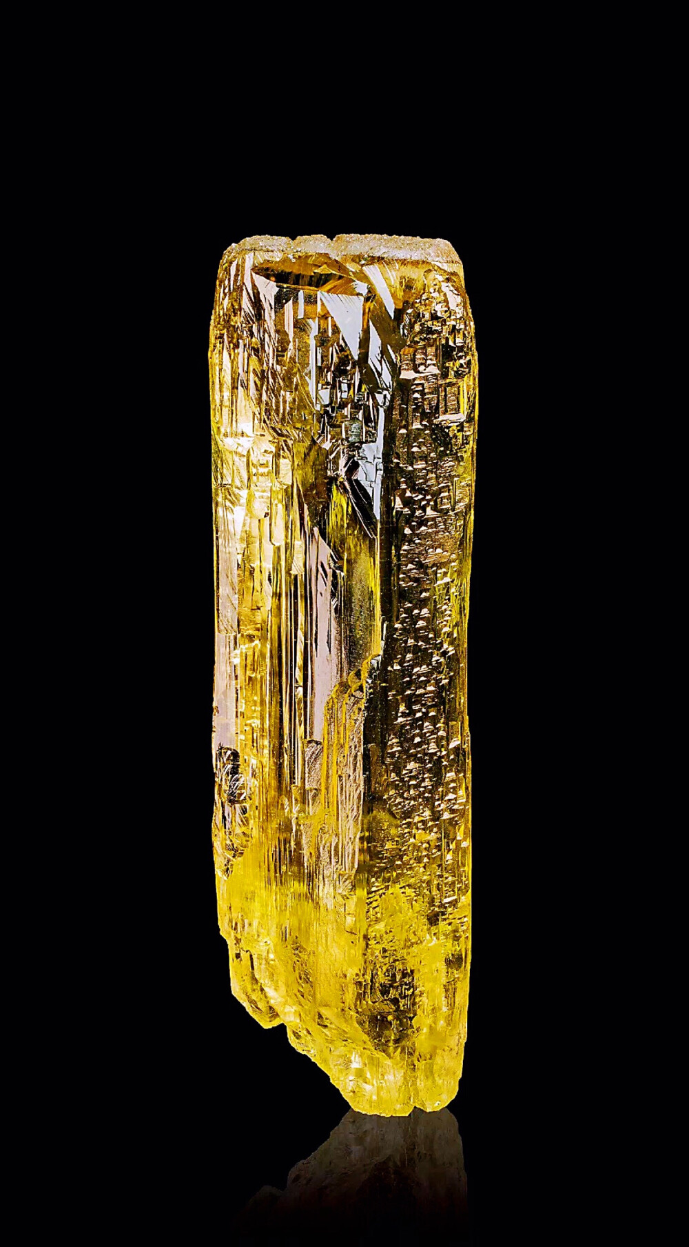 金绿柱石
尺 寸：7.7×2.3×2.2cm