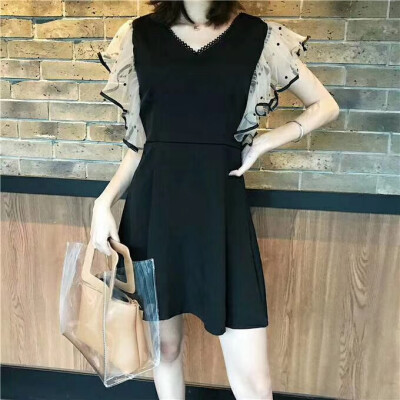 自家波点网纱袖连衣裙
喜欢的佳我WX：hahaha66660666