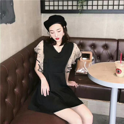 自家波点网纱袖连衣裙
喜欢的佳我WX：hahaha66660666