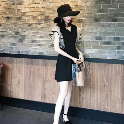 自家波点网纱袖连衣裙
喜欢的佳我WX：hahaha66660666