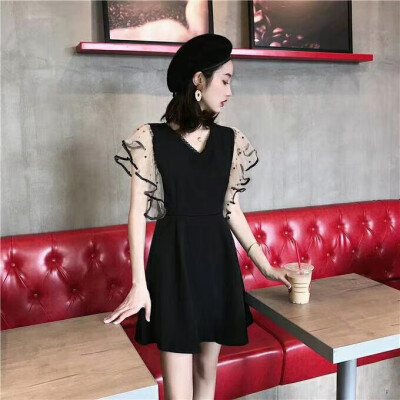 自家波点网纱袖连衣裙
喜欢的佳我WX：hahaha66660666