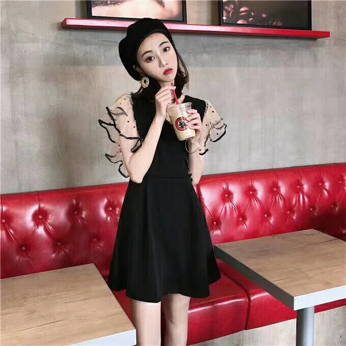 自家波点网纱袖连衣裙
喜欢的佳我WX：hahaha66660666