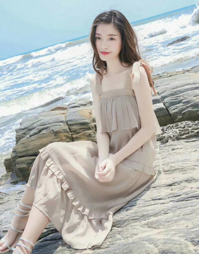 自家气质淑女荷叶边吊带连衣裙
喜欢的加WX：hahahaha66660