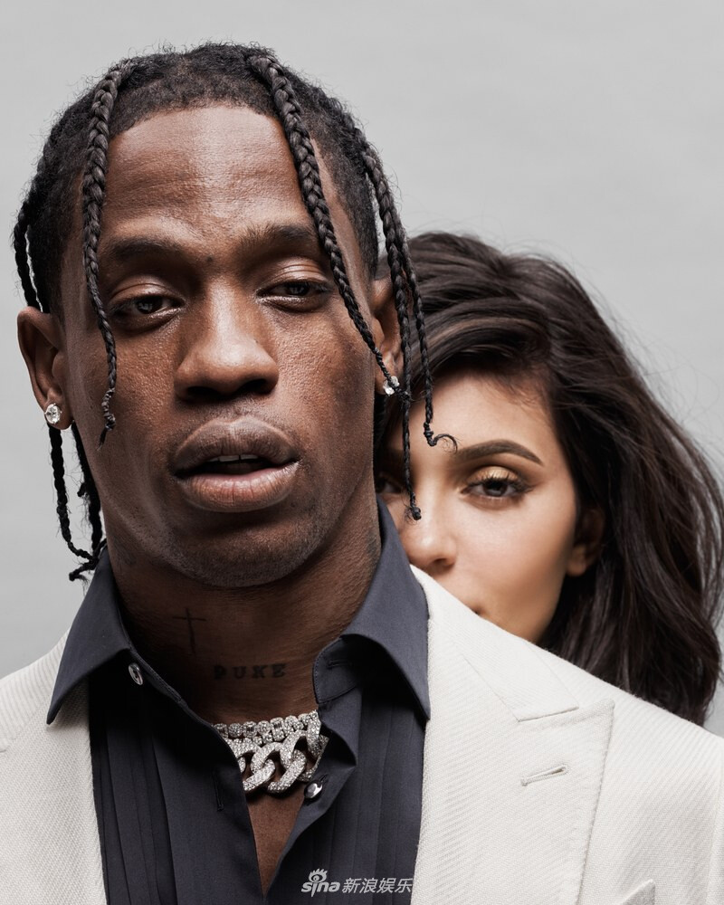 金小妹Kylie Jenner 与嘻哈歌手男友Travis Scott登上杂志封面