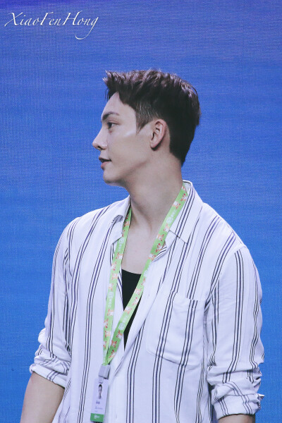 【陈伟霆 William Chan 爱奇艺VIP会员代言人】180713 爱奇艺VIP会员专属见面会 1202 x 1803 px (图源: 微博@港城长腿兔饲养员小粉红 weibo.com/1393560551/GqG9r7khS) 