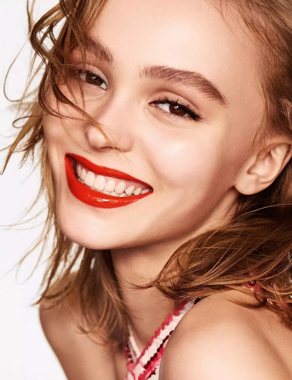 Lily Rose Melody Depp 莉莉·罗斯·麦洛蒂·德普，影星Johnny Depp之女，1999年5月27日出生于法国巴黎，法国女演员、模特。