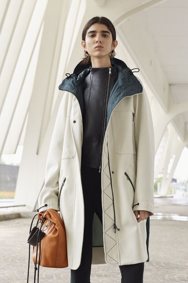 意大利时尚品牌 Sportmax 2019 早春度假系列LookBook 本季设计师以细腻的方式将运动风融入时装设计中，糅合不同的材质，贴心的细节处理，呈现新季运动时尚风范～