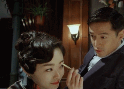 自古佳人多颖悟，从来侠女出风尘。小姐姐穿旗袍看起来不错哦~ ​ ​​​​