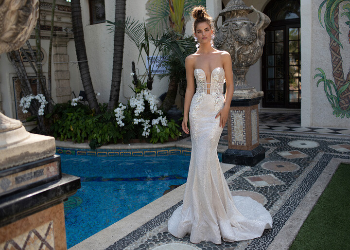 以色列著名婚纱品牌 Berta 2019 春夏「迈阿密」系列婚纱大片 令人陶醉的舒适与奢华混合，复古与现代的气息让新娘焕发出耀眼的新气息～