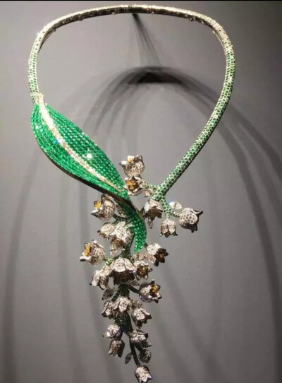 百年回溯 珠玉流光 梵克雅宝Van Cleef＆Arpels “雅艺之美” 典藏臻品
隐密式镶嵌铃兰花项链 2014